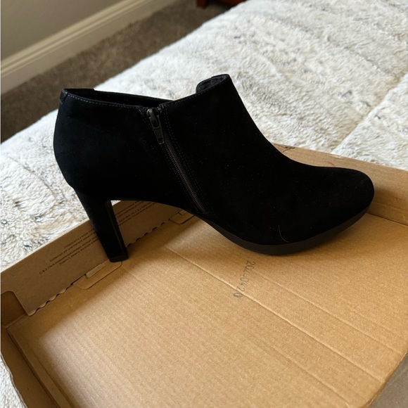 Clark’s Ambyr Hope Suede Booties Size 10 Women’s - Picture 7 of 10
